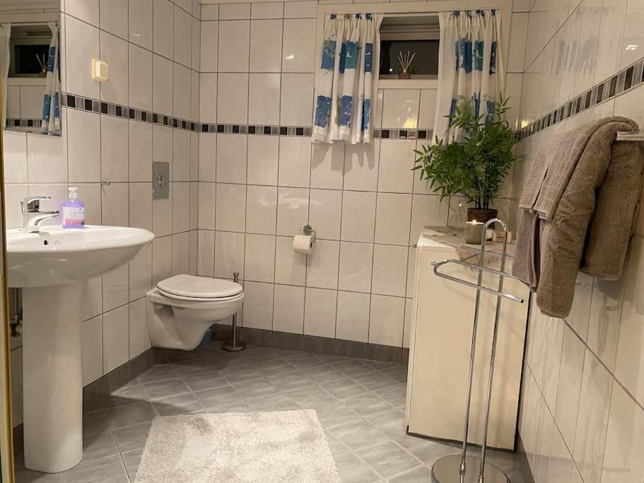 Leilighet Sentralt Til Sandefjord Og Torp Flyplass Exterior photo